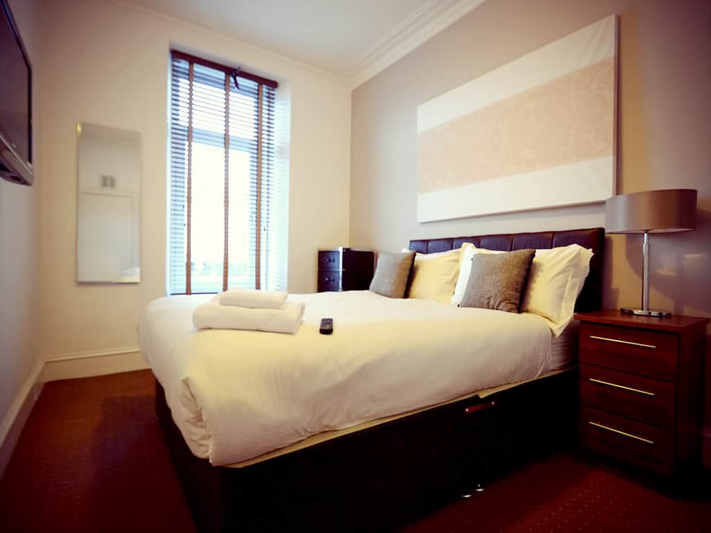 Two Bedroom Serviced Apartments Aberdeen bedroom