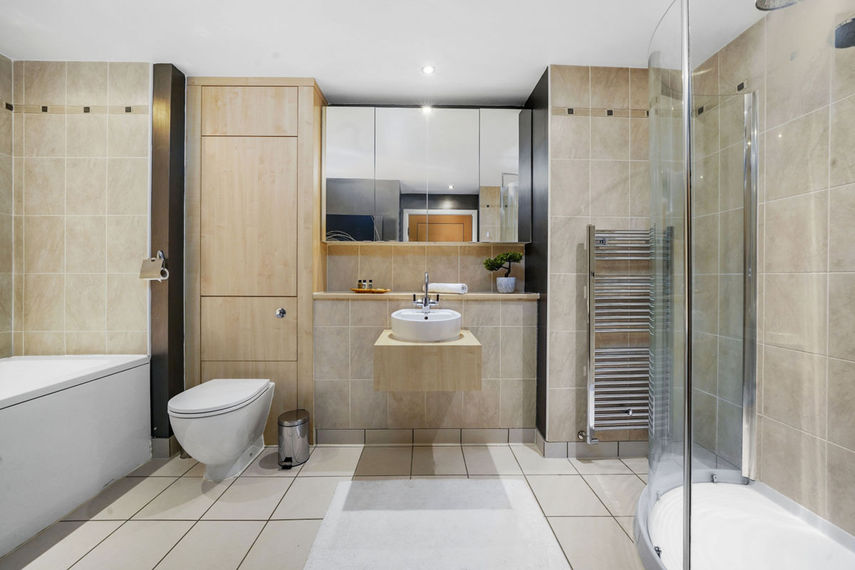 clean, spacious and organized bathroom in Aberdeen